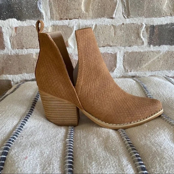 A Rider Girl Whiskey Bootie - Picture 2 of 6